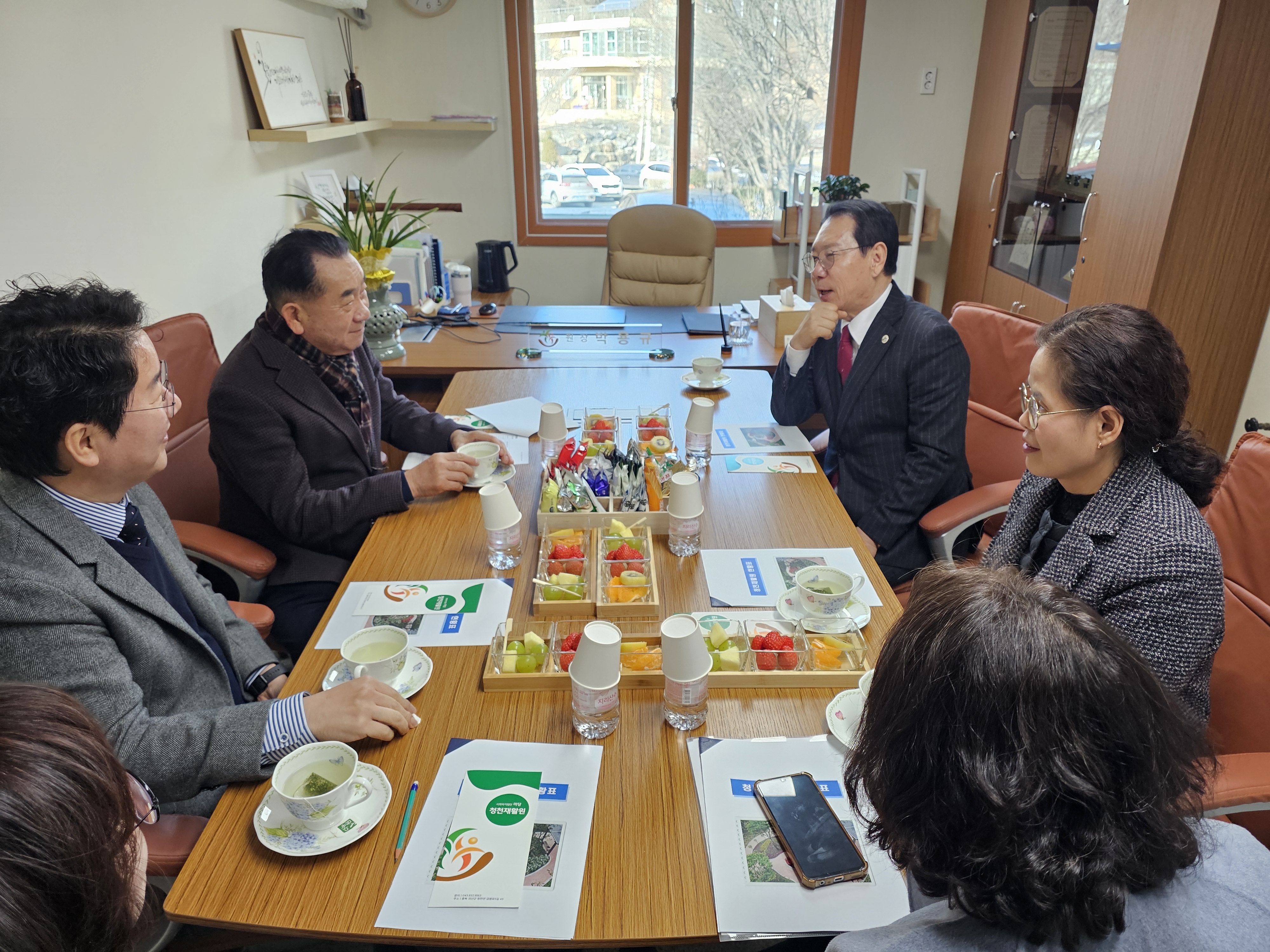 군수님 차담3.jpg